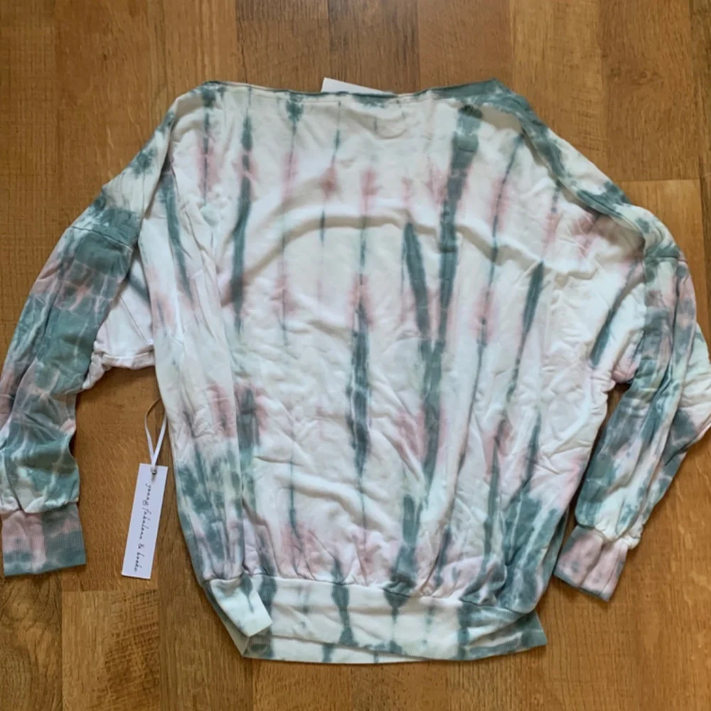 Young Fabulous Broke off shoulder sweatshirt NWT XS runs BIG - Picture 5 of 6